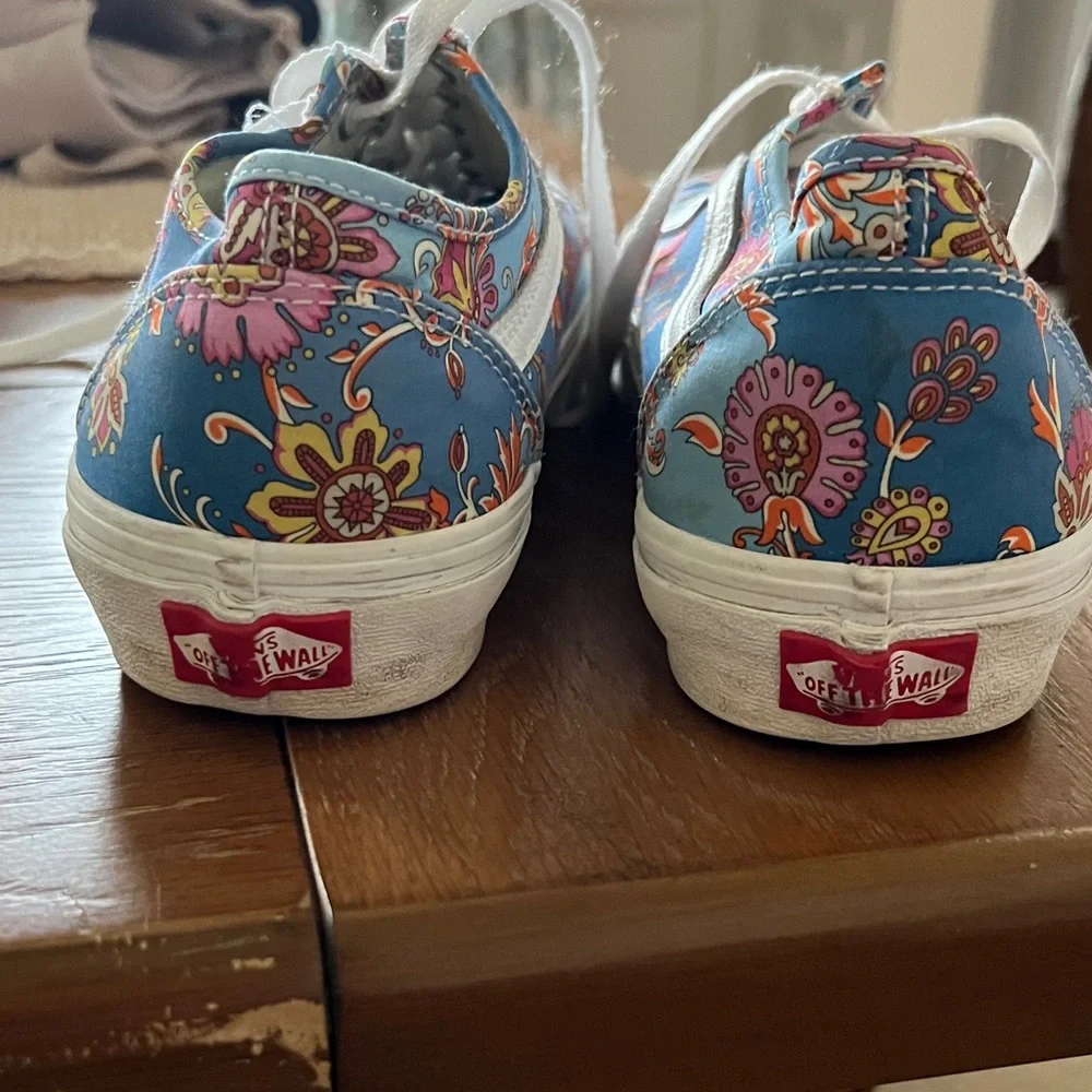 Vans Women's Blue Floral Low-Top Sneakers - Picture 4 of 5